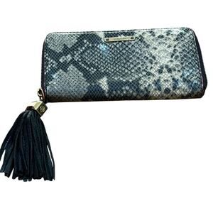 Stella & Dot zip around wallet faux snakeskin python with tassel zipper pull